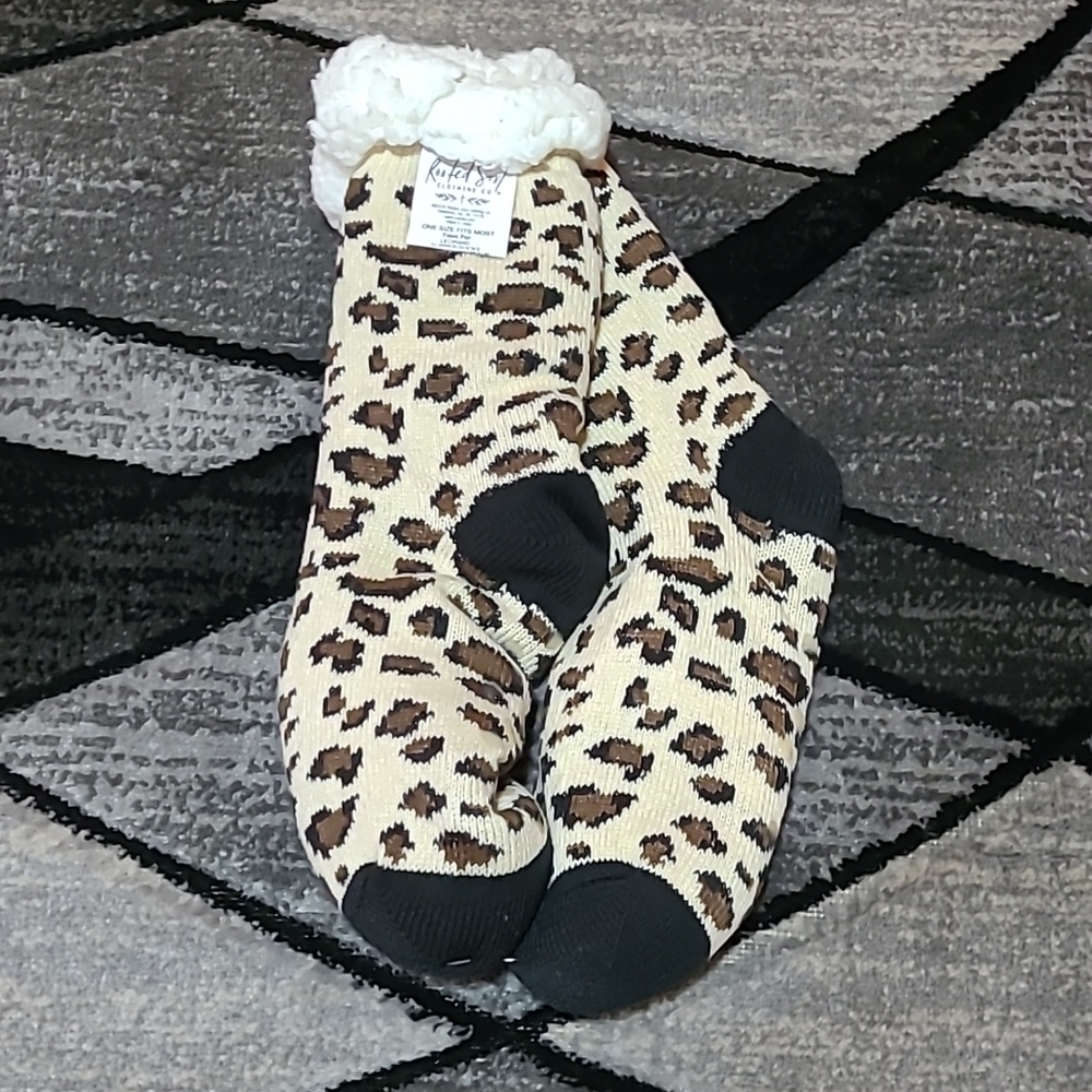 LEOPARD PRINT FAUX FUR ROOTED SOUL SLIPPER SOCKS